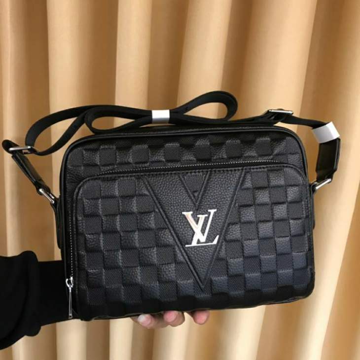 Picture of Louis Vuitton Mens Bags _SKUfw134077806fw